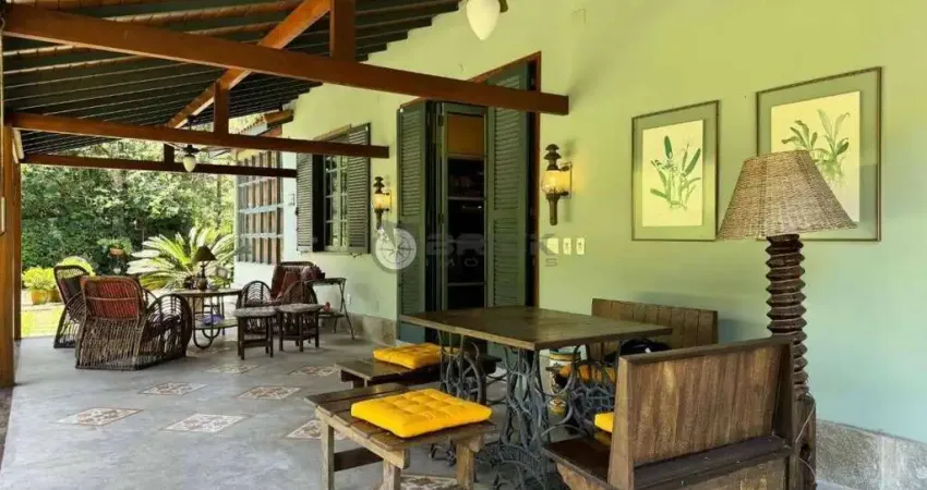 Casa com 3 quartos sendo 1 suíte, 226 m² em condomínio no Bom Retiro - Teresópolis