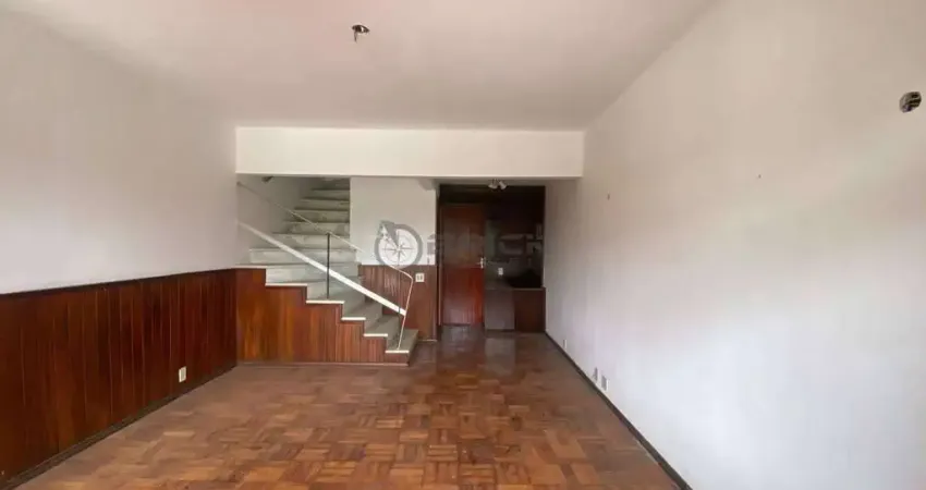Casa à venda em condomínio com 3 quartos, 81 m² no Alto - Teresópolis/RJ.