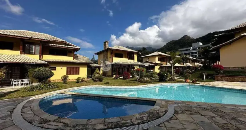 Casa com 4 suítes em condomínio no Alto - Teresópolis/RJ.