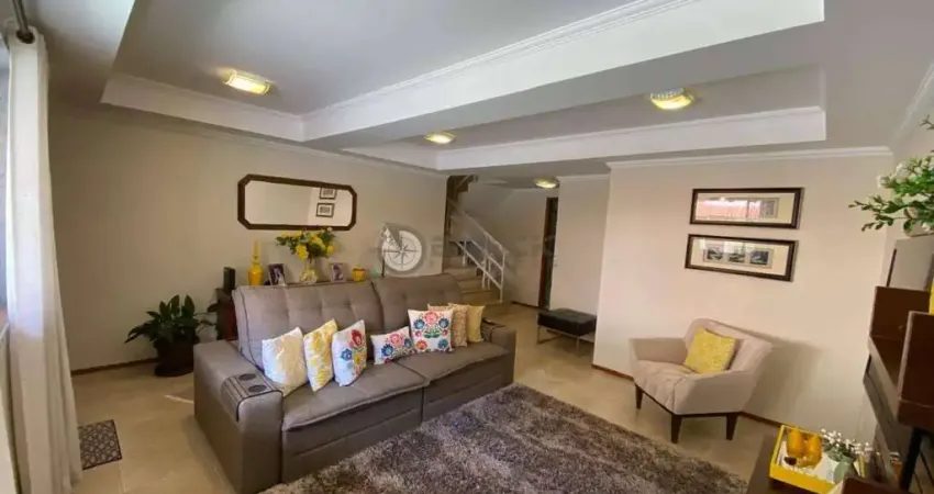 Casa à venda com 4 quartos sendo 2 suítes em condomínio em Araras - Teresópolis/RJ.