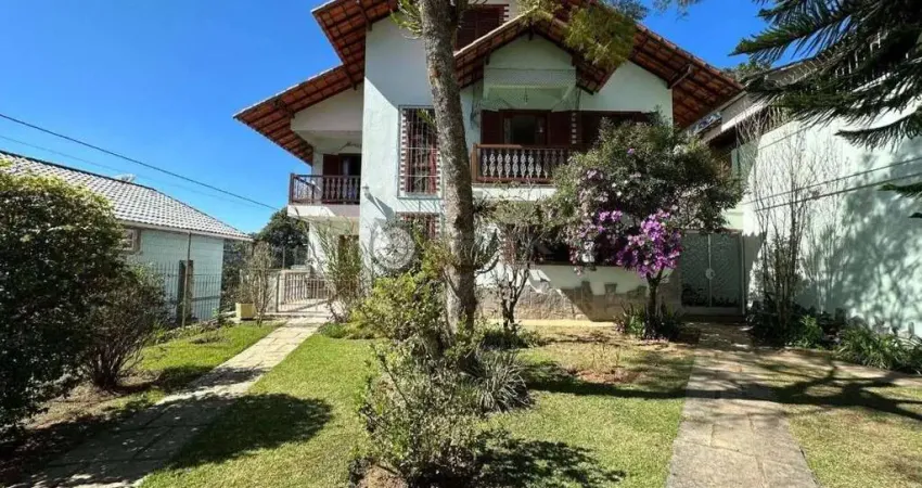 Casa em condomínio com 3 quartos sendo 2 suítes no Golfe - Teresópolis/RJ.