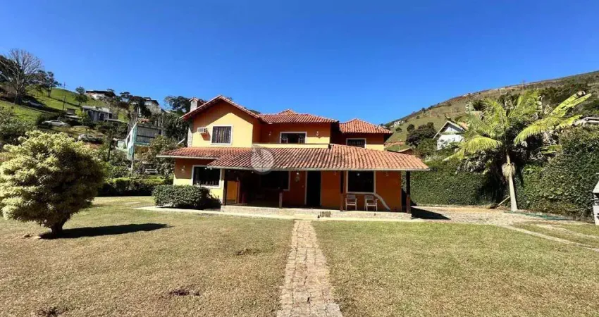 Casa para venda com 5 quartos sendo 3 suítes, 302 m² em Sebastiana - Teresópolis/RJ.