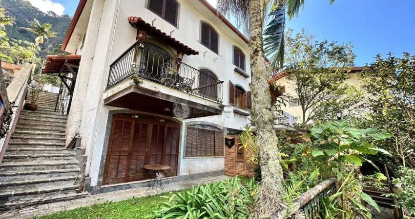 Casa para venda com 3 quartos sendo 1 suíte, 168 m² na Cascata Dos Amores - Teresópolis/RJ.