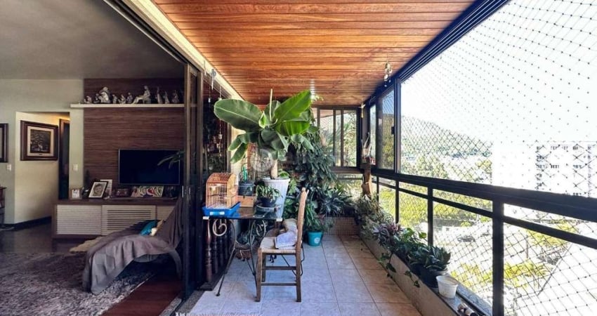 Apartamento para venda com 4 quartos sendo 2 suítes e 1 dependência completa, 210 m² em Agriões - Teresópolis/RJ.