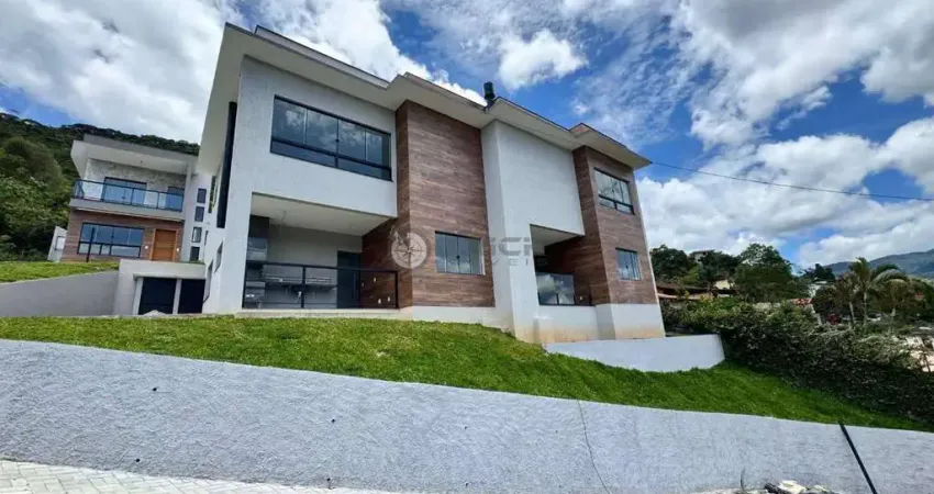 Casa nova à venda com 3 quartos sendo 1 suíte em condomínio no Golfe - Teresópolis/RJ.