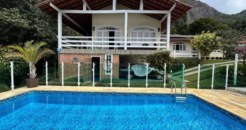 Casa à venda com 4 quartos sendo 2 suítes, com 7.000 m² de terreno no Parque Do Imbui - Teresópolis/RJ.