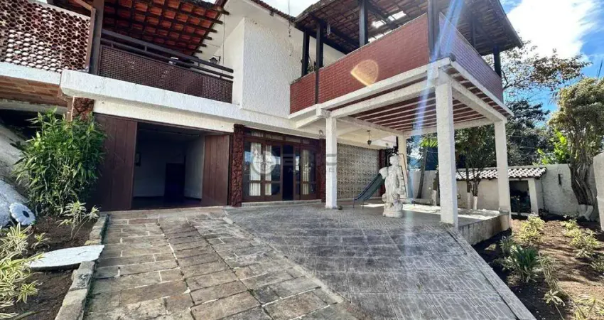 Casa à venda com 5 quartos sendo 1 suíte + dependência completa, 422 m² de terreno em Iucas - Teresópolis/RJ.