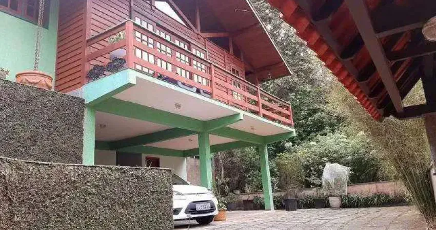 Casa à venda com 5 quartos sendo 1 suíte, 141 m² em albuquerque - teresópolis/rj.