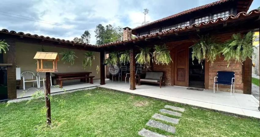 Casa + apartamento à venda com 6 suítes, 283.21 m² na tijuca - teresópolis/rj.