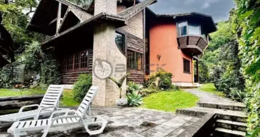 Chalé para locação com 3 quartos sendo 1 suíte, 230 m² comary - teresópolis/rj.