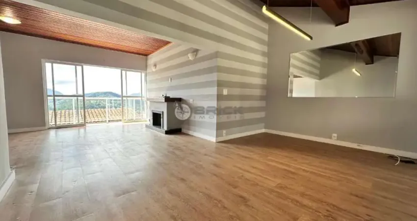 Casa à venda com 4 suítes em condomínio, 100 m² em iucas - teresópolis/rj.