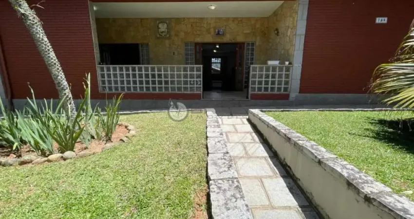 Casa à venda com 4 quartos sendo 2 suítes + casa de hóspedes, terreno com 965 m² no alto - teresópolis/rj.