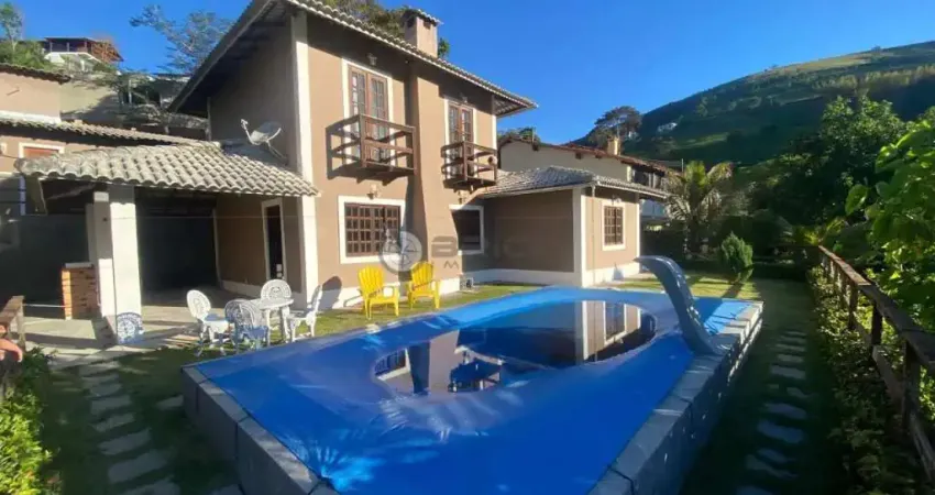 Casa à venda com 3 quartos sendo 1 suíte, 213.11 m² em sebastiana - teresópolis/rj.