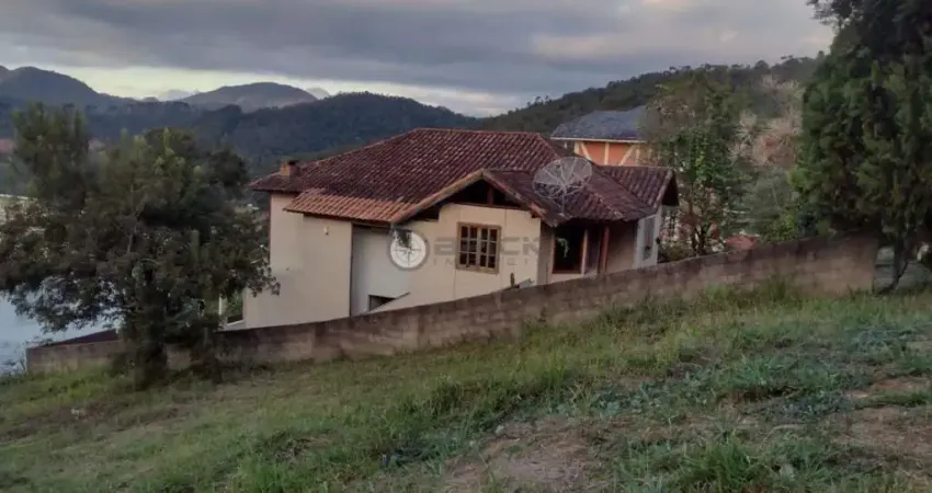 Terreno à venda em condomínio, 244 m² em albuquerque - teresópolis/rj.