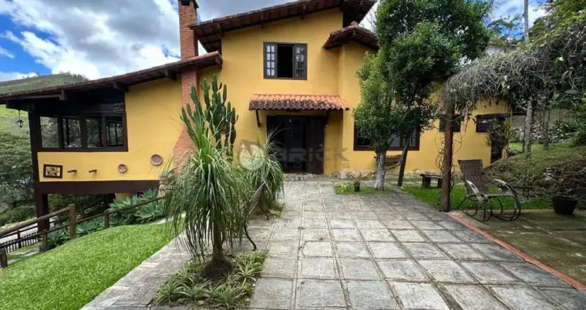 Casa à venda com 4 suítes, 189 m² em Vargem Grande - Teresópolis/RJ.