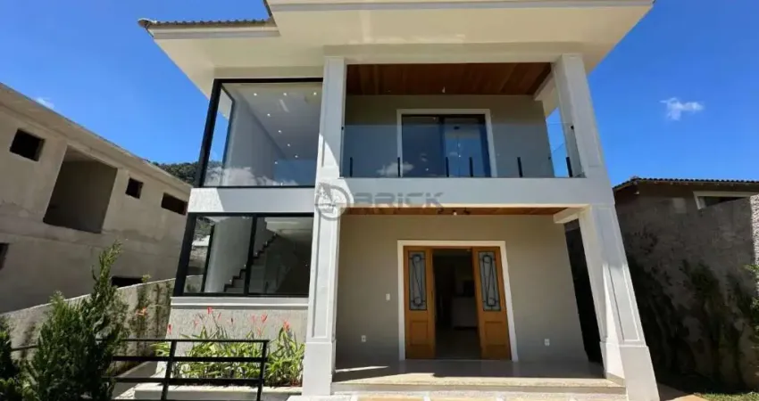 Casa à venda com 3 quartos sendo 2 suítes, 208 m² no Comary - Teresópolis/RJ.