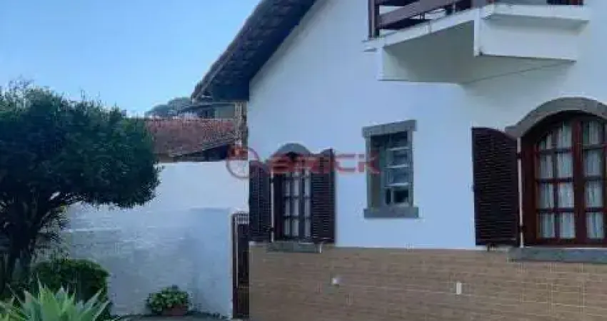 Casa com 5 quartos sendo 2 suítes na Tijuca - Teresópolis/RJ.