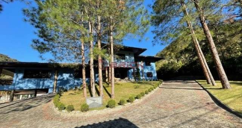 Casa luxuosíssima com 8 suítes em condomínio exclusivo no Comary - Teresópolis/RJ.