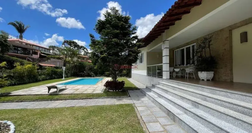Casa com 4 quartos sendo 2 suítes, 1.300 m² de terreno plano no Comary - Teresópolis/RJ.