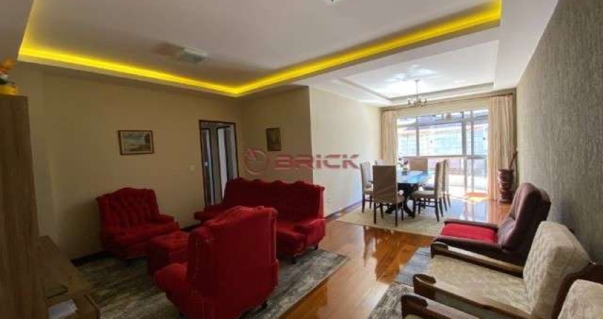 Apartamento com 3 quartos sendo 1 suíte + dependência no Alto - Teresópolis/RJ.