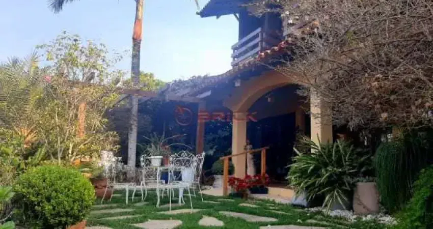 Casa com 5 quartos sendo 3 suíte em Albuquerque - Teresópolis/RJ.