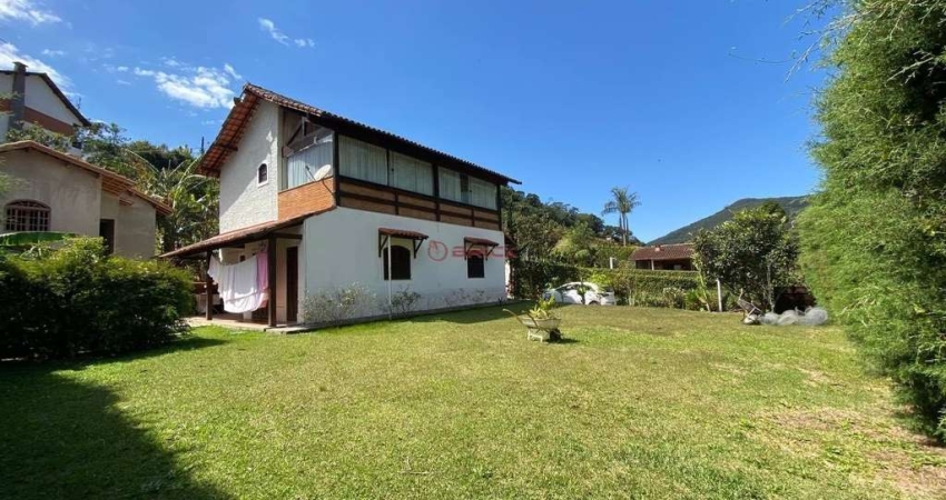 Casa com 4 quartos, 250 m², no Comary - Teresópolis/RJ.