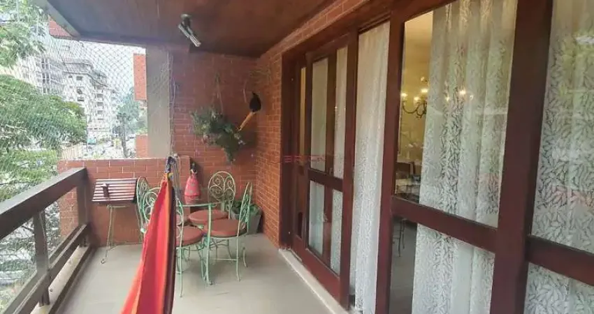 Apartamento com 3 quartos sendo 1 suíte + dependência, 120 m² - Agriões - Teresópolis/RJ.
