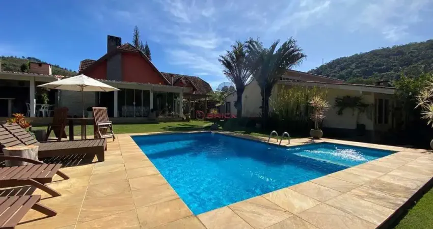 Casa com 4 quartos sendo 2 suítes, 269 m² em Albuquerque - Teresópolis/RJ