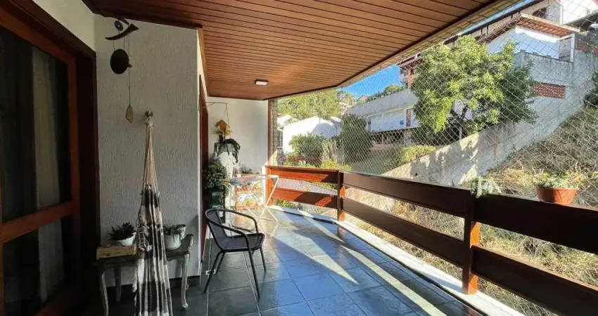 Apartamento com 4 quartos sendo 1 suíte, 164 m² na Tijuca - Teresópolis/RJ
