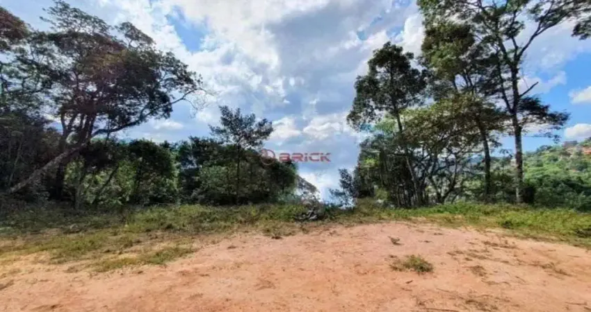 Terreno de rua com 1.927 m² no Comary - Teresópolis/RJ.