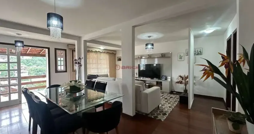 Casa com 3 quartos + um apartamento na Granja Primor - Teresópolis/RJ.