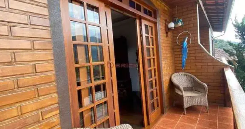 Casa com 3 quartos, 218 m² na Granja Guarani - Teresópolis/RJ