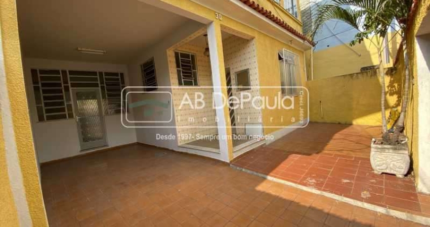 Casa com 2 quartos para alugar na Rua Salvador Sabaté, Realengo, Rio de Janeiro