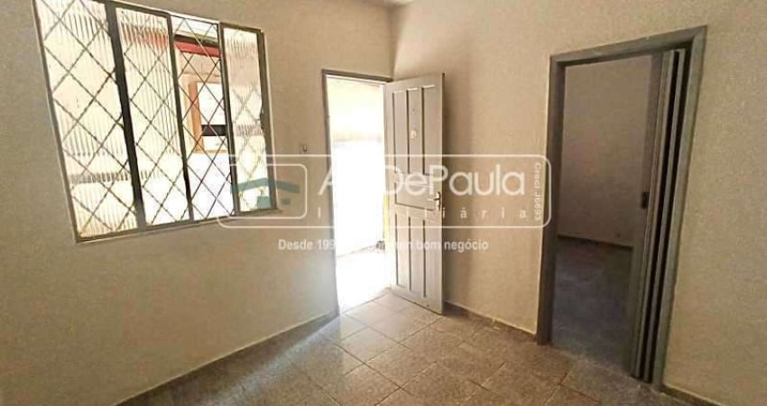 Casa com 1 quarto para alugar na Rua Pedro Labatut, Honório Gurgel, Rio de Janeiro