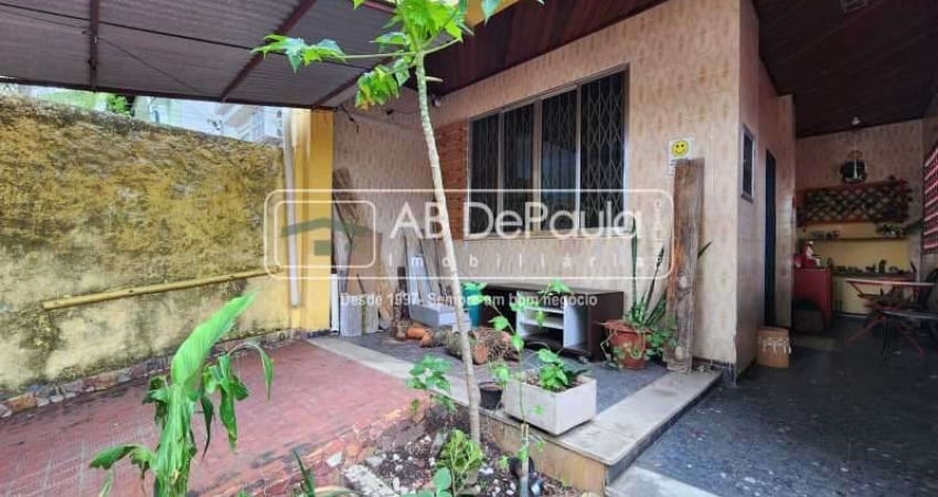 Casa com 2 quartos à venda na Rua Grapiuna, Vila Valqueire, Rio de Janeiro