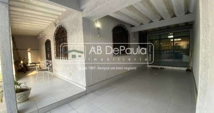 Casa com 3 quartos à venda na Avenida Alberico Dinis, Jardim Sulacap, Rio de Janeiro