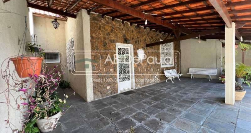 Casa com 3 quartos à venda na Rua Silio Bocanera, Jardim Sulacap, Rio de Janeiro