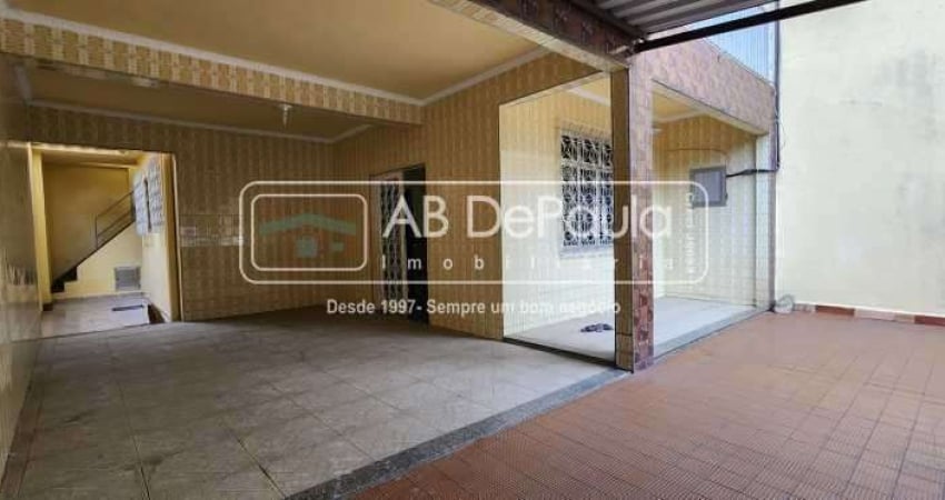 Casa com 3 quartos à venda na Avenida Marechal Fontenelle, Magalhães Bastos, Rio de Janeiro