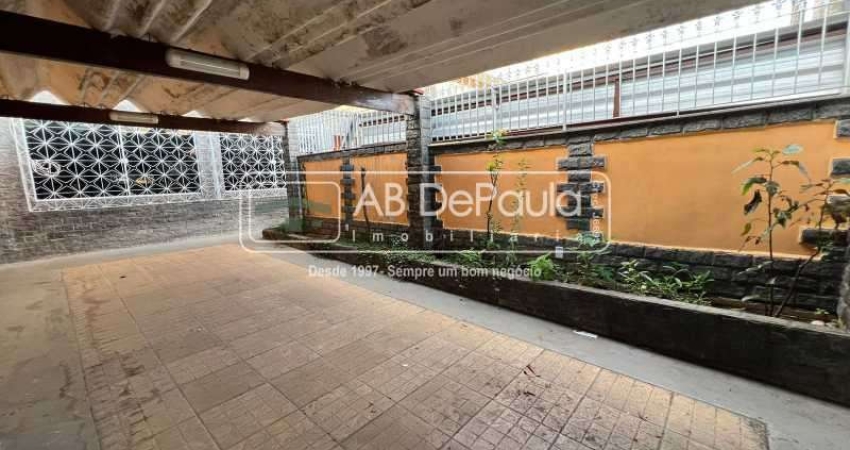Casa com 3 quartos à venda na Rua Arcozelo, Vila Valqueire, Rio de Janeiro