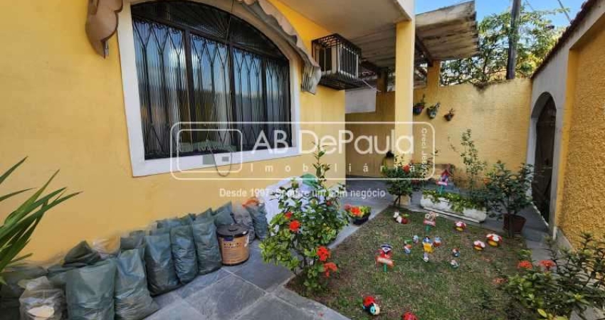 Casa com 3 quartos à venda na Rua Capistrano, Jardim Sulacap, Rio de Janeiro