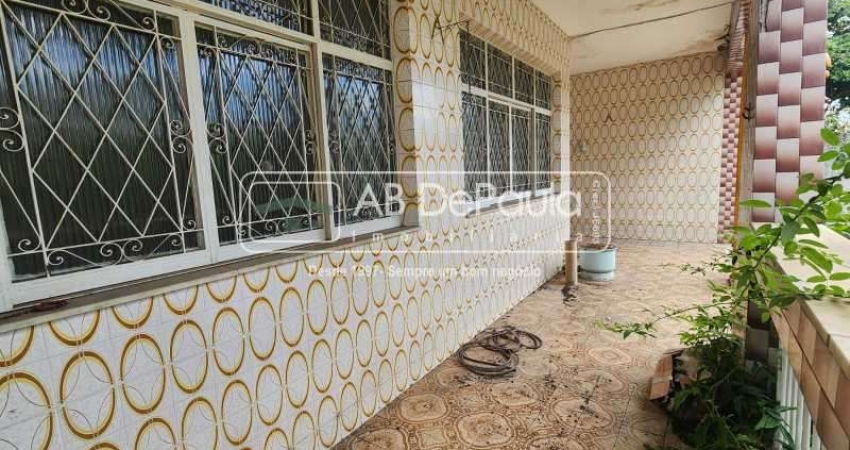 Casa com 3 quartos à venda na Rua Arcozelo, Vila Valqueire, Rio de Janeiro