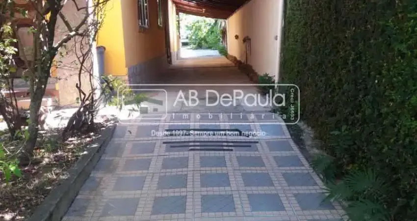 Casa com 3 quartos à venda na Rua Olímpio de Castro, Jardim Sulacap, Rio de Janeiro