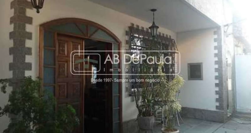 Casa com 4 quartos à venda na Rua Turvânia, Vila Valqueire, Rio de Janeiro