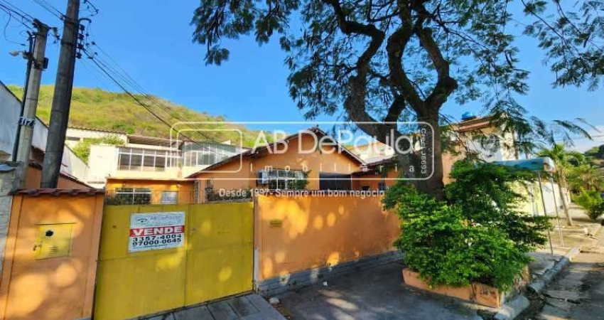 Casa com 6 quartos à venda na Rua Pacheco de Oliveira, Jardim Sulacap, Rio de Janeiro
