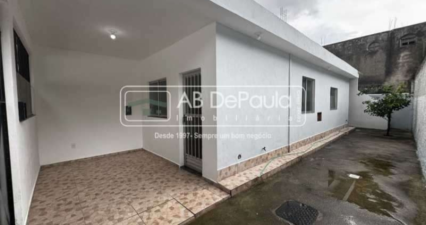Casa em condomínio fechado com 1 quarto para alugar na Rua Bernardo de Vasconcelos, Realengo, Rio de Janeiro