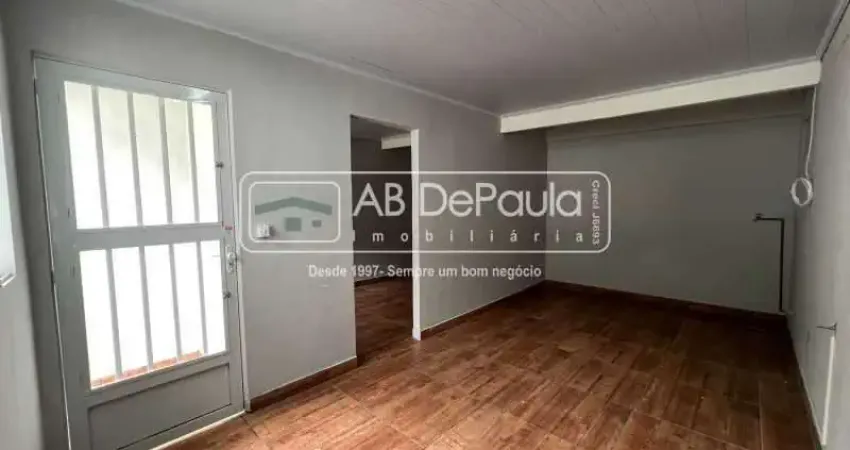 Ponto comercial com 1 sala para alugar na Rua Euzebio de Almeida, Jardim Sulacap, Rio de Janeiro