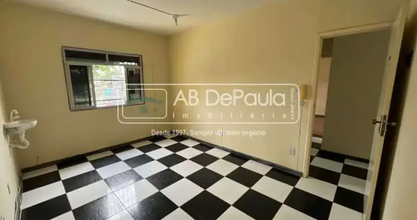 Sala comercial com 1 sala para alugar na Estrada Manuel Nogueira de Sá, Realengo, Rio de Janeiro