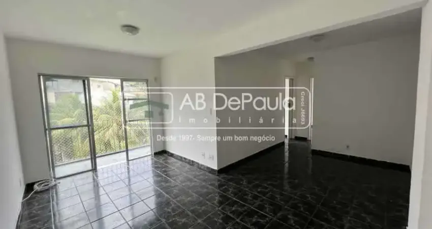Apartamento com 2 quartos para alugar na Rua Bárbara Heliodora, Jardim Sulacap, Rio de Janeiro