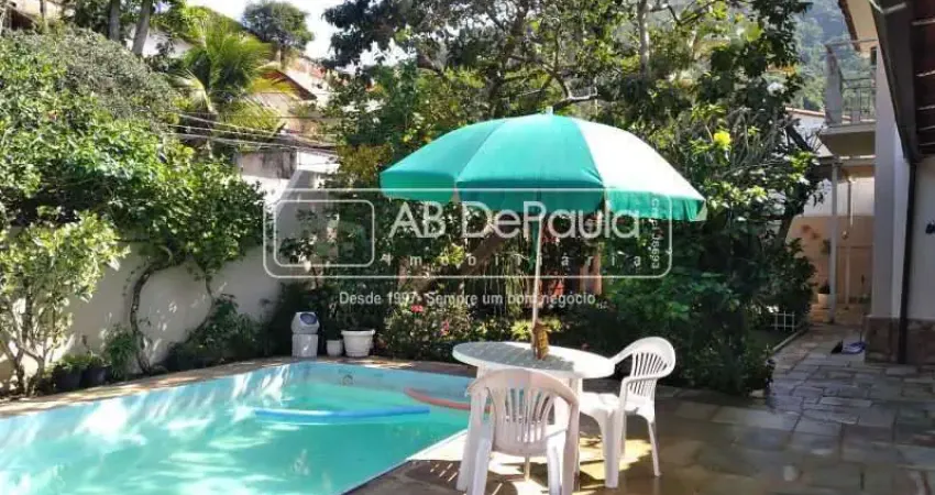 Casa em condomínio fechado com 4 quartos à venda na Rua Renato Carneiro Campos, Taquara, Rio de Janeiro