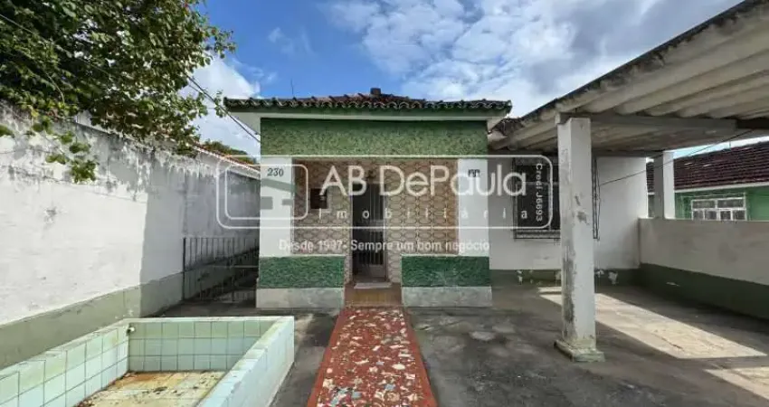 Casa com 3 quartos para alugar na Rua Silio Bocanera, Jardim Sulacap, Rio de Janeiro